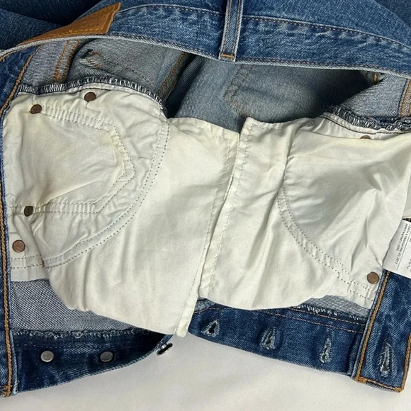 Levi’s Women’s 28 Wedgie Button Fly Distressed Medium Wash Jean - Picture 14 of 14